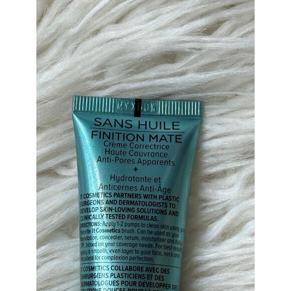 IT Cosmetics CC+ Cream Natural Matte Foundation with SPF 40 Fair Light - Picture 7 of 12